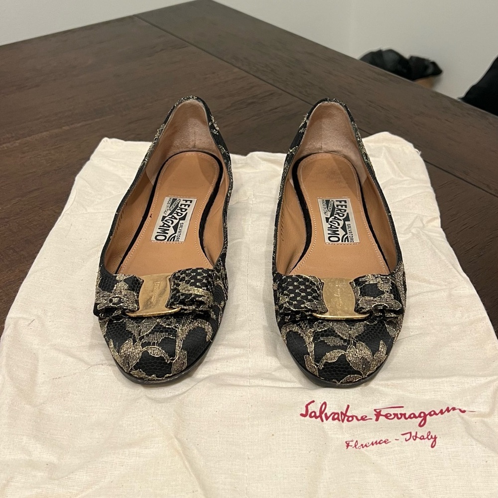 Salvatore Ferragamo Black & Gold Vara Bow Ballet Flats Size 6 Made in Italy